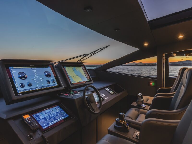 Plancia Pershing Yacht