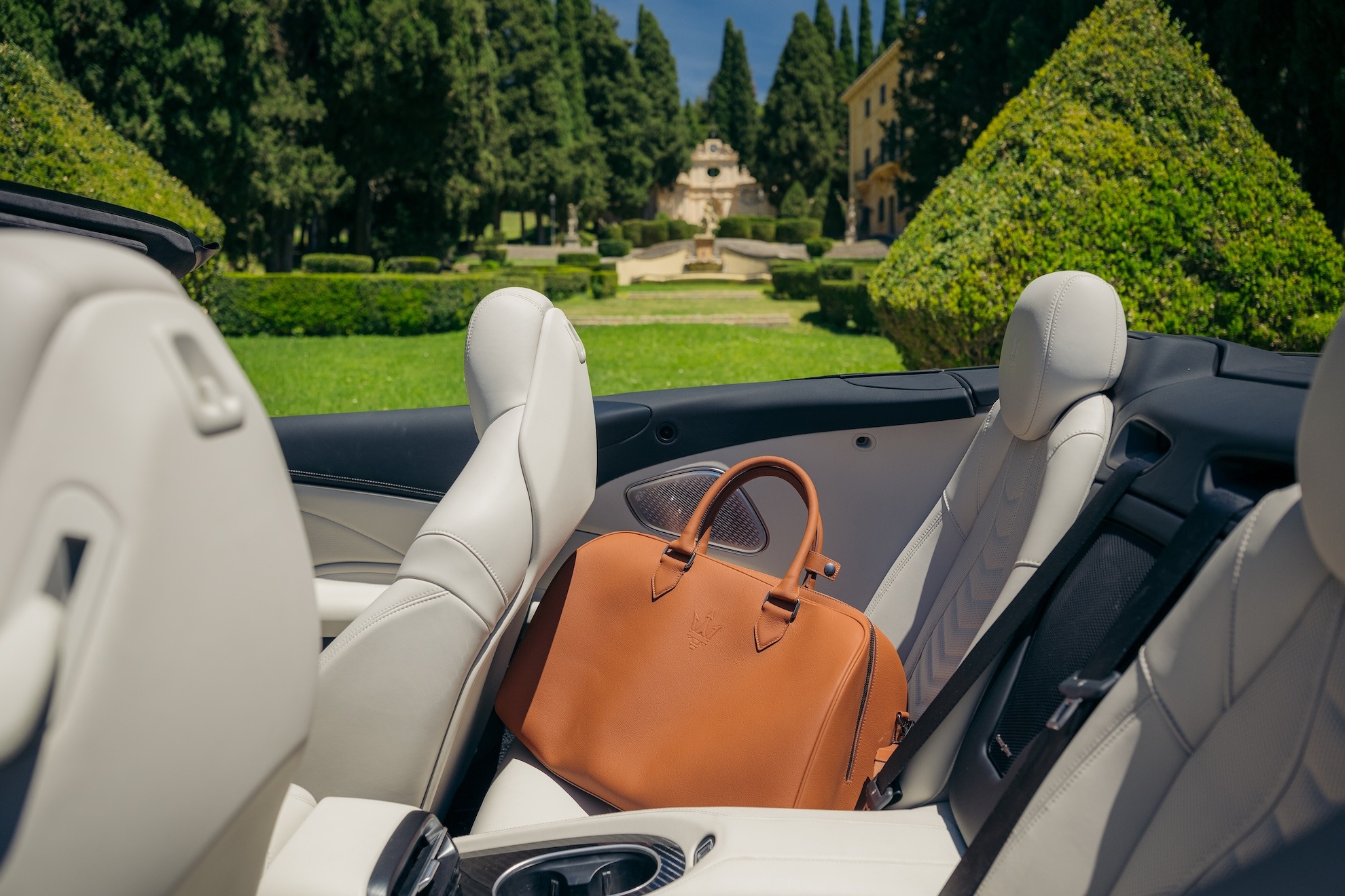 Maserati weekend bag in Pelle Frau® leather inside a car interior