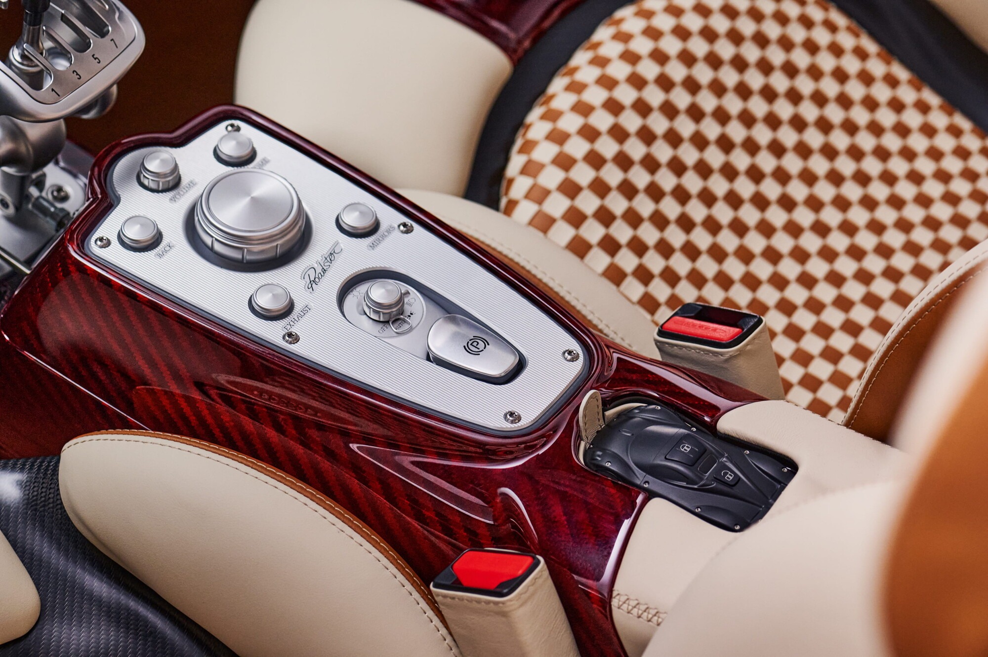 Detail of the Pagani Utopia Roadster's central tunnel, in leather and carbon fibre